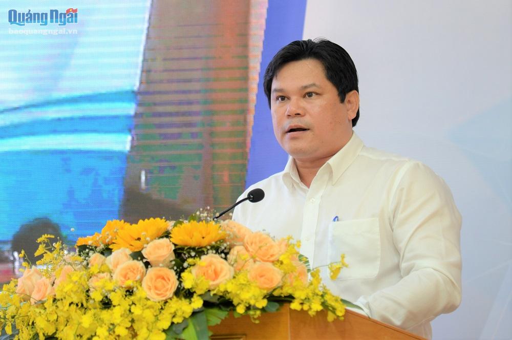 Phó chủ tịch UBND tỉnh Trần Phước Hiền phát biểu tại hội nghị.