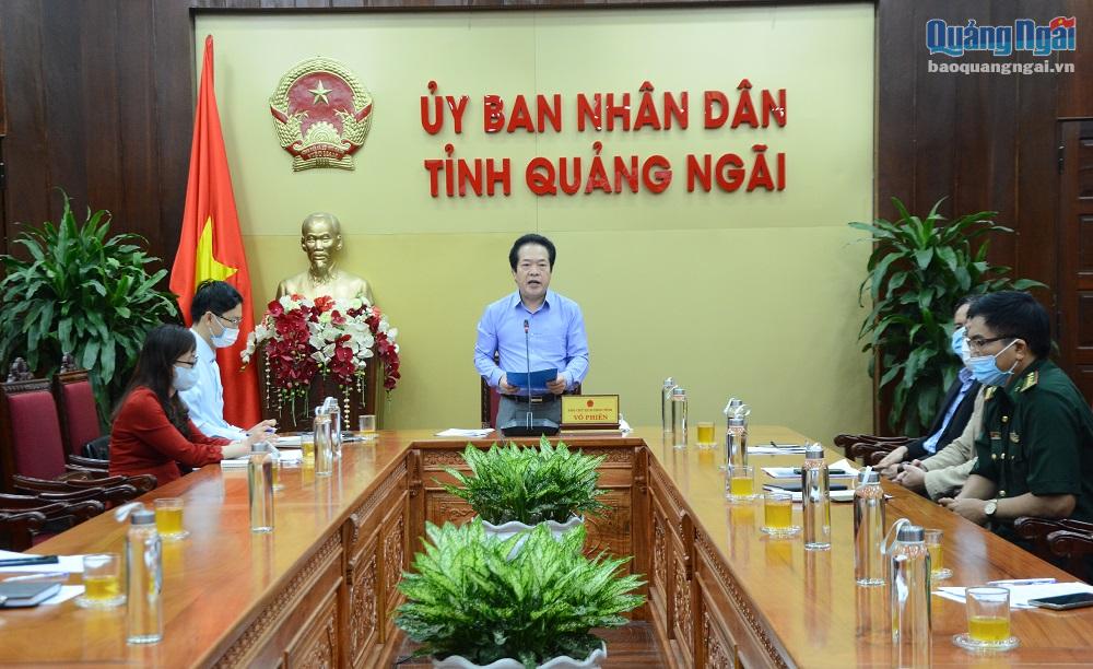 Phó Chủ tịch UBND tỉnh Võ Phiên phát biểu tham luận tại hội nghị.