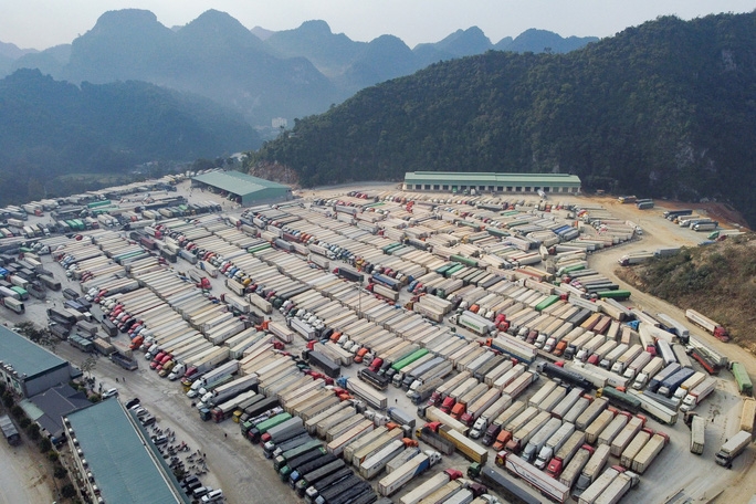 Hàng nghìn phương tiện vận tải hàng nông sản đang ùn ứ tại cửa khẩu tỉnh Lạng Sơn