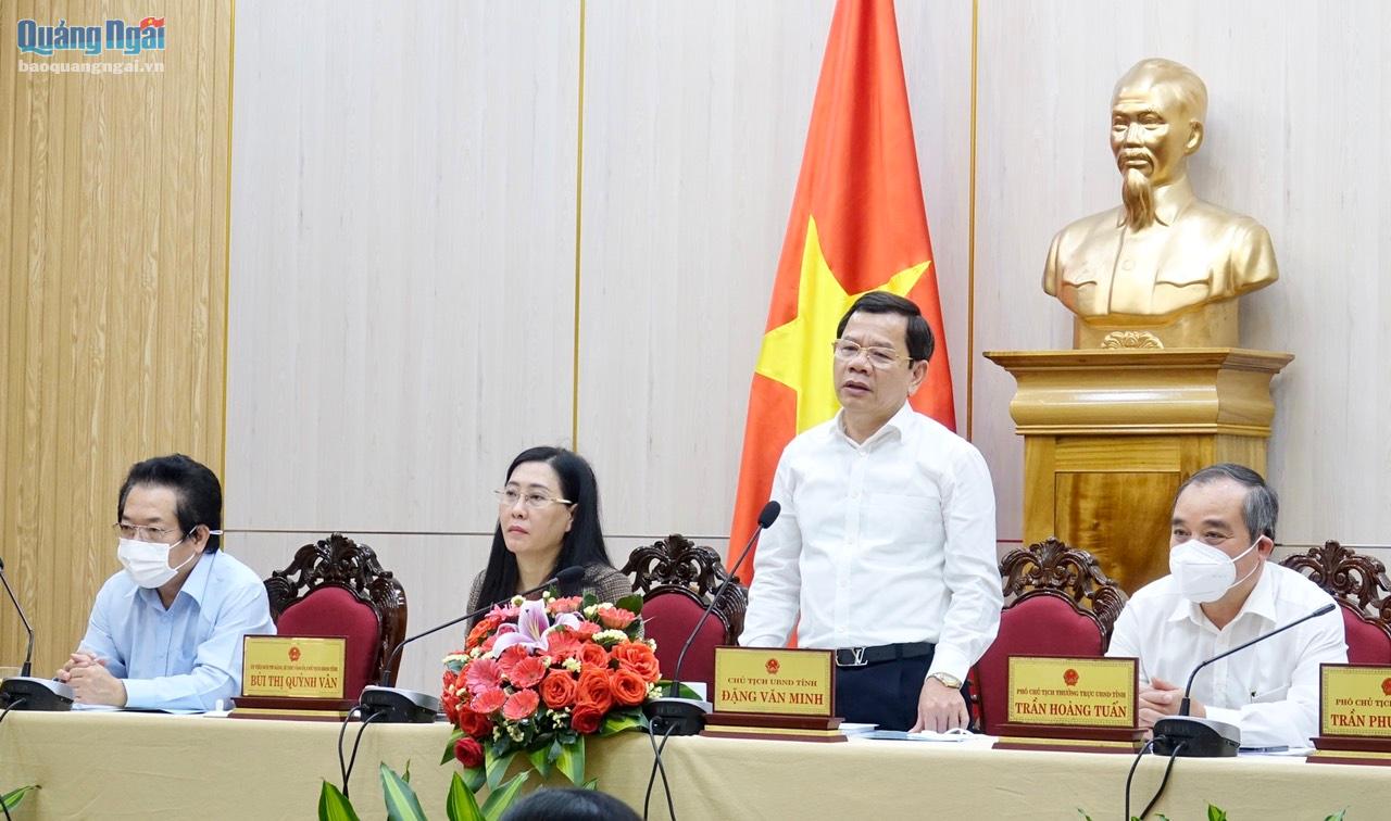 Chủ tịch UBND tỉnh Đặng Văn Minh phát biểu kết luận hội nghị.
