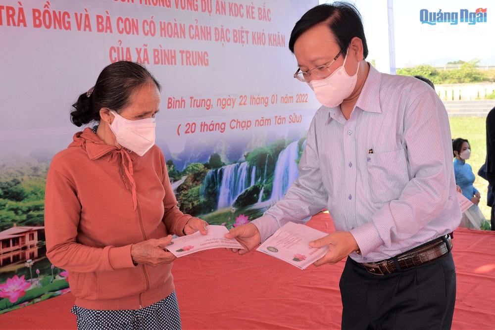 Tặng quà Tết cho 750 hộ dân ở huyện Bình Sơn