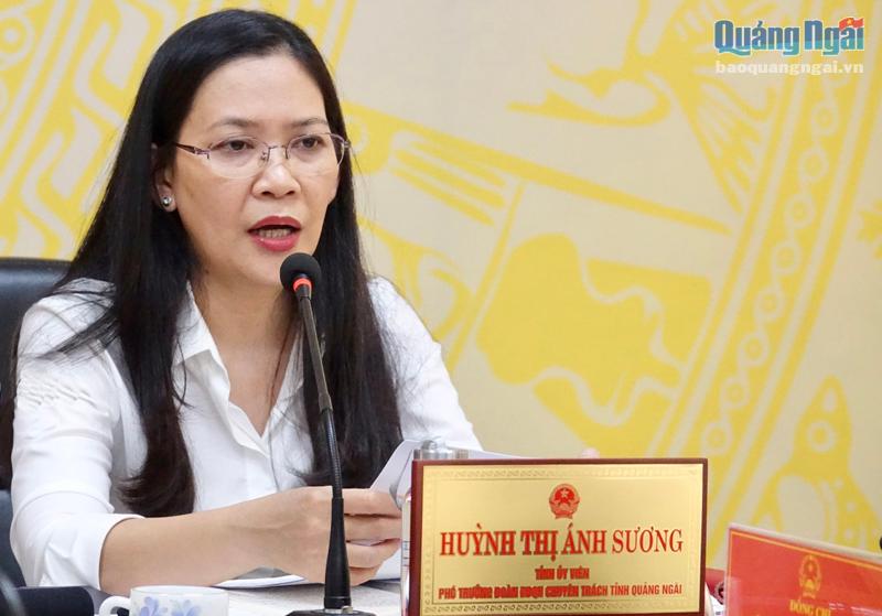 Phó Trưởng đoàn chuyên trách đoàn ĐBQH tỉnh Huỳnh Thị Ánh Sương phát biểu thảo luận.
