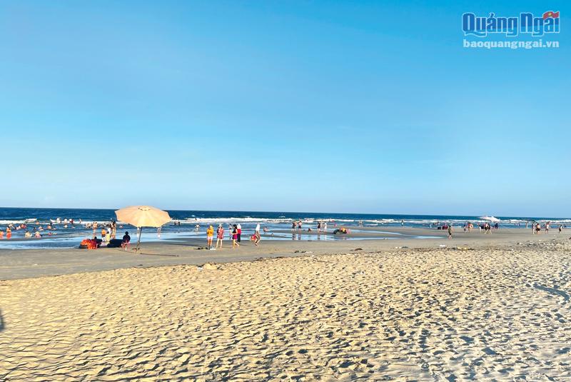 Bãi biển Mỹ Khê, xã Tịnh Khê (TP.Quảng Ngãi) đã được công nhận Khu du lịch cấp tỉnh.