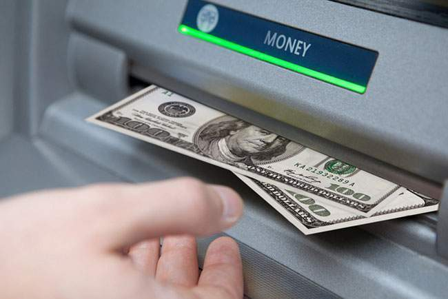 Các ngân hàng không bỏ tính năng rút tiền của thẻ tín dụng