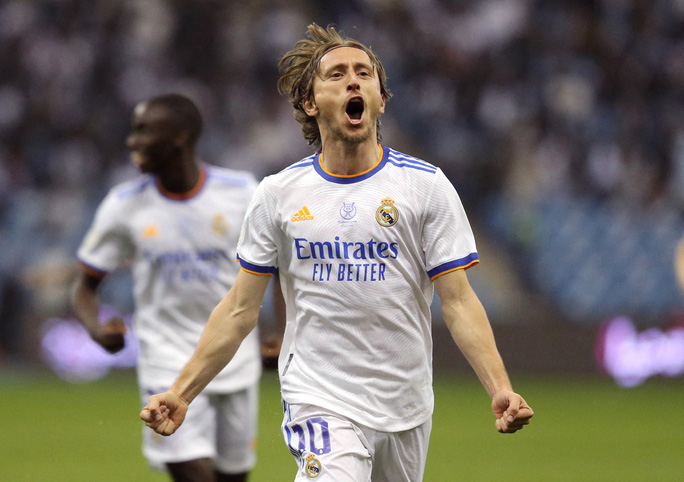 Luka Modric lập công bằng bàn mở tỉ số đẳng cấp.