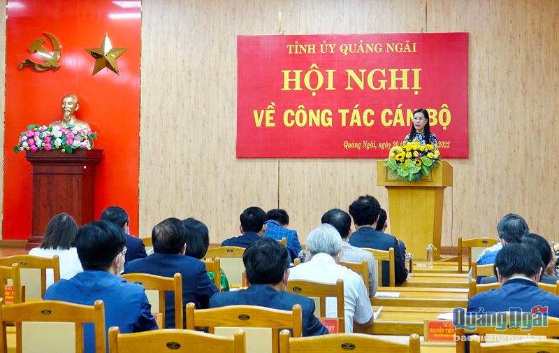 Ủy viên Trung ương Đảng, Bí thư Tỉnh ủy, Chủ tịch HĐND tỉnh Bùi Thị Quỳnh Vân phát biểu giao nhiệm vụ cho đồng chí Đinh Thị Hồng Minh