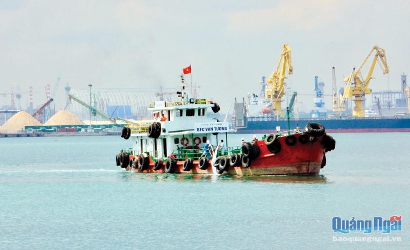Cảng Gemadept (KKT Dung Quất) hoạt động xuyên Tết để phục vụ nhu cầu xuất, nhập khẩu hàng hóa của doanh nghiệp. 