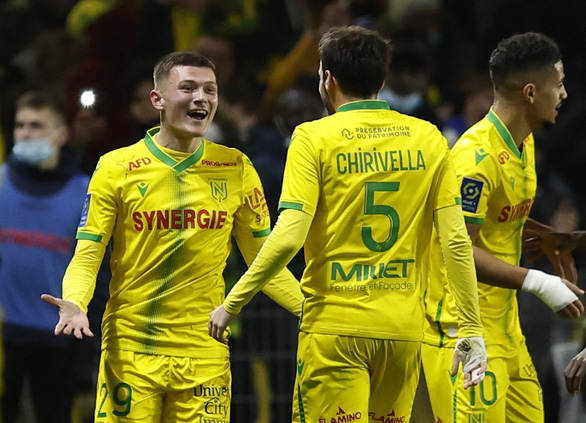 Niềm vui của cầu thủ Nantes sau khi ghi bàn dẫn trước 1-0 - Ảnh: Reuters
