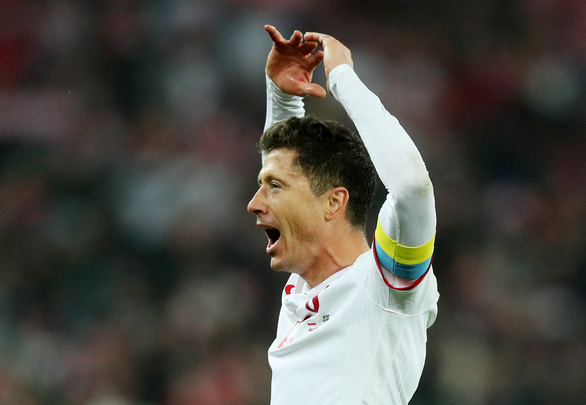 Robert Lewandowski góp công đưa Ba Lan giành vé dự World Cup 2022 - Ảnh: REUTERS