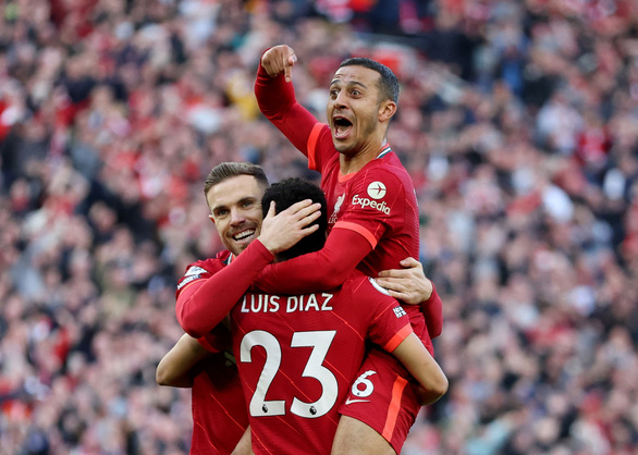 Các cầu thủ Liverpool ăn mừng bàn thắng vào lưới Everton - Ảnh: REUTERS