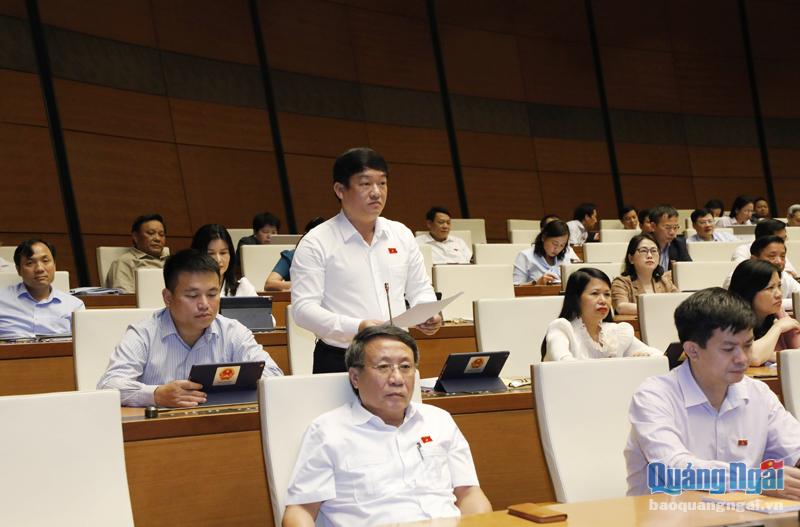 Đại biểu Quốc hội Lương Văn Hùng tham gia góp ý dự thảo Luật Cảnh sát cơ động