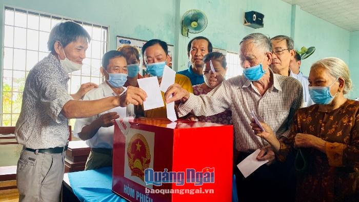 Video: Hân hoan ngày bầu cử trưởng thôn, tổ trưởng tổ dân phố ở Tư Nghĩa