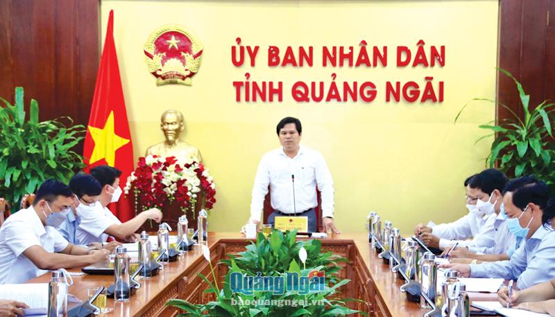 Phó Chủ tịch UBND tỉnh Trần Phước Hiền phát biểu tại cuộc họp. Ảnh: THANH NHỊ 