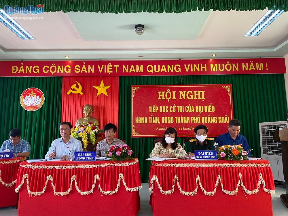 Đại biểu HĐND tỉnh và đại biểu HĐND TP.Quảng Ngãi tiếp xúc cử tri tại xã Nghĩa An.