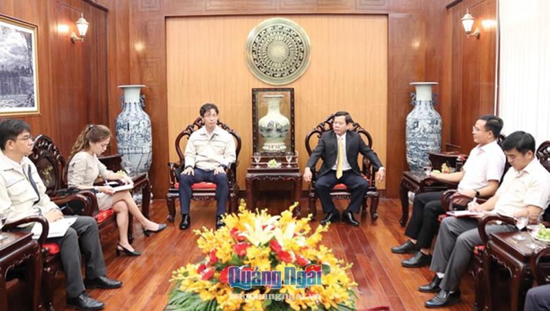 Chủ tịch UBND tỉnh Đặng Văn Minh tiếp Tổng Giám đốc Doosan Vina Kim Hyo Tae.  Ảnh: DIỄM HƯƠNG