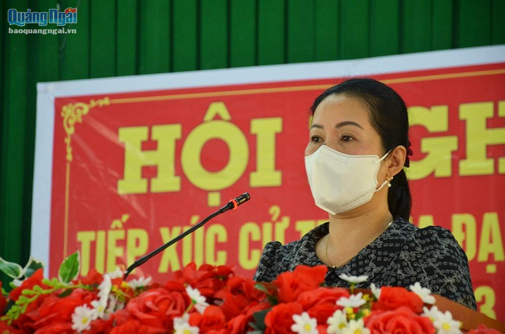Phó Bí thư Tỉnh ủy Đinh Thị Hồng Minh phát biểu tại buổi tiếp xúc.