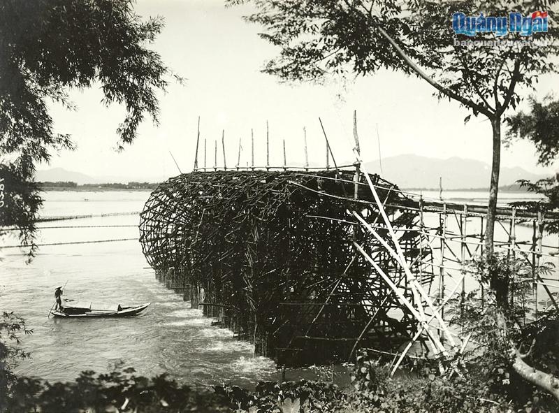 Bờ xe nước trên sông Trà Khúc của Madeleine Colani chụp trong khoảng năm 1920 - 1929.  Ảnh: TL