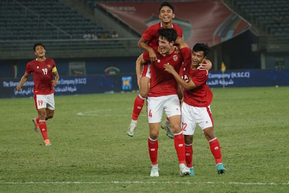 Niềm vui của các cầu thủ Indonesia sau khi giành vé dự Asian Cup 2023 - Ảnh: BOLA