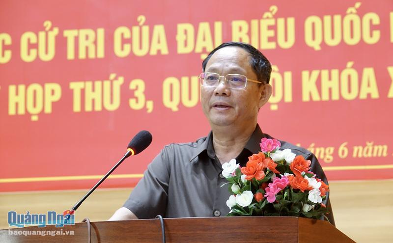 Phó Chủ tịch Quốc hội Trần Quang Phương phát biểu tại hội nghị tiếp xúc cử tri.