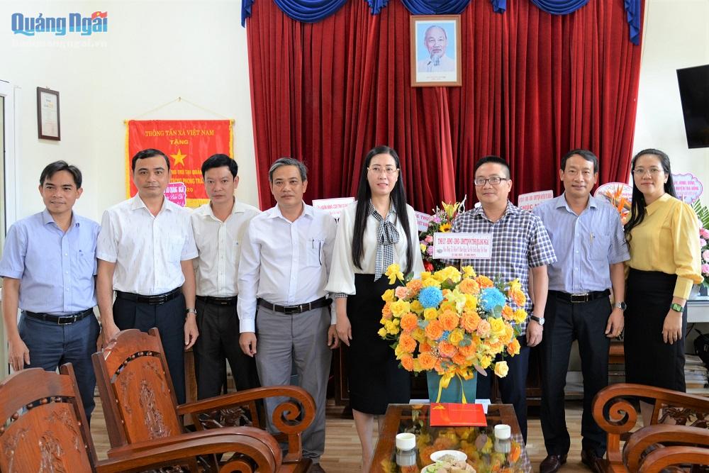 Thăm, chúc mừng cơ quan đại diện Thông tấn xã Việt Nam tại Quảng Ngãi.