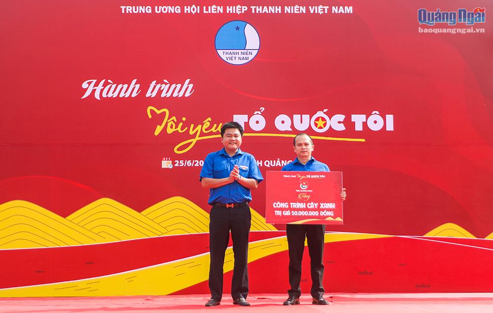 Tỉnh Đoàn, Hội LHTN VN tỉnh Quảng Ngãi cũng triển khai thực hiện công trình 500 cây xanh tại huyện Trà Bồng với tổng kinh phí 50 triệu đồng.