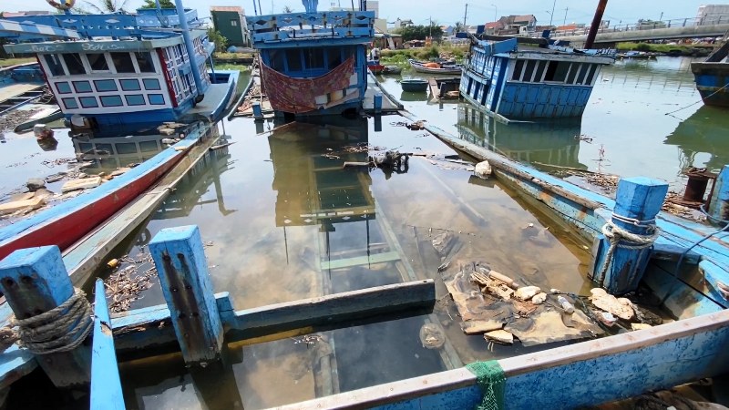 Video: Tàu cá tiền tỷ chìm trên sông Phú Thọ