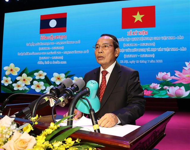 Đồng chí Bounthong Chitmany, Ủy viên Bộ Chính trị, Thường trực Ban Bí thư, Phó Chủ tịch nước Lào phát biểu tại Lễ kỷ niệm. Ảnh: Trí Dũng – TTXVN