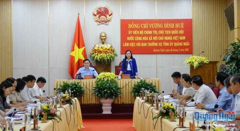 Ủy viên Trung ương Đảng, Bí thư Tỉnh ủy, Chủ tịch HĐND tỉnh Bùi Thị Quỳnh Vân phát biểu tại buổi làm việc