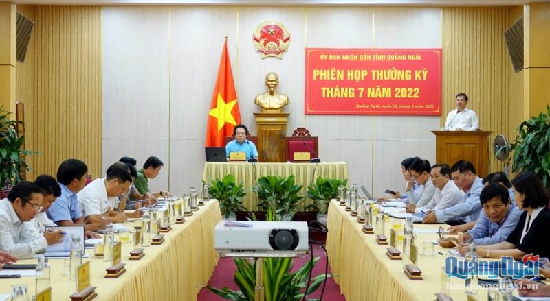 Chủ tịch UBND tỉnh Đặng Văn Minh phát biểu kết luận phiên họp.