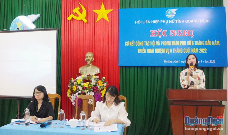 Chủ tịch Hội LHPN tỉnh Lê Na phát biểu tại hội nghị.