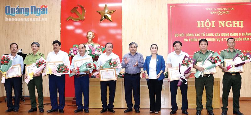 Ban Thường vụ Tỉnh ủy tặng Bằng khen cho các tổ chức cơ sở đảng đạt tiêu chuẩn hoàn thành xuất sắc nhiệm vụ tiêu biểu 5 năm (2017 - 2021).