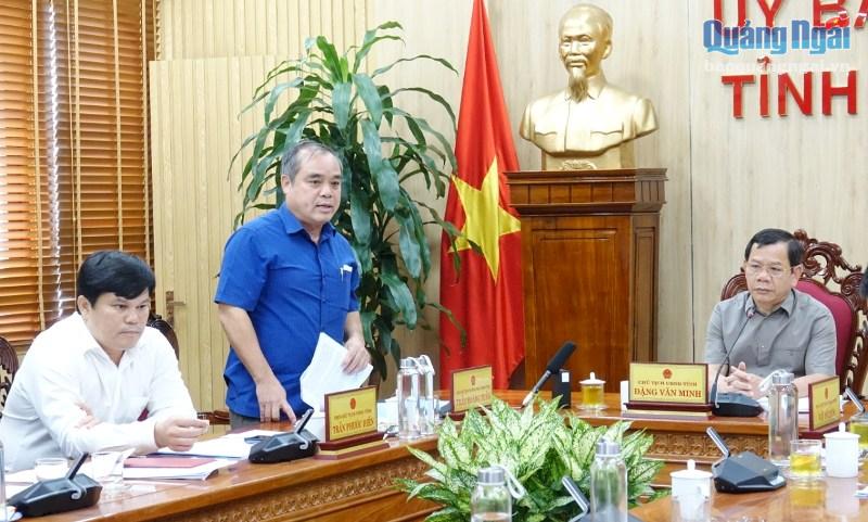 Phó Chủ tịch Thường trực UBND tỉnh Trần Hoàng Tuấn phát biểu tại cuộc họp.
