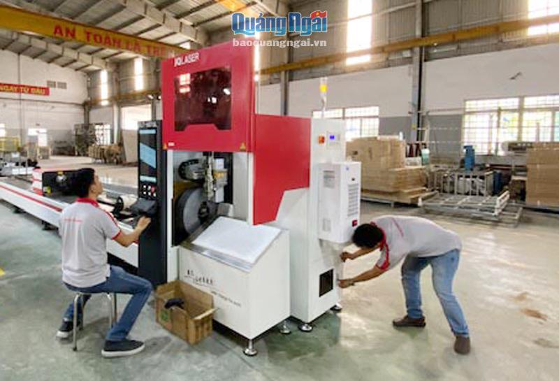 Máy cắt ống laser FLT6016L được đưa vào vận hành tại nhà máy của Công ty TNHH Xây dựng - Sản xuất và Thương mại Phước An.