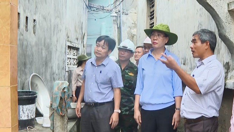 Video: Bí thư Tỉnh ủy Bùi Thị Quỳnh Vân chỉ đạo khắc phục hậu quả bão số 4