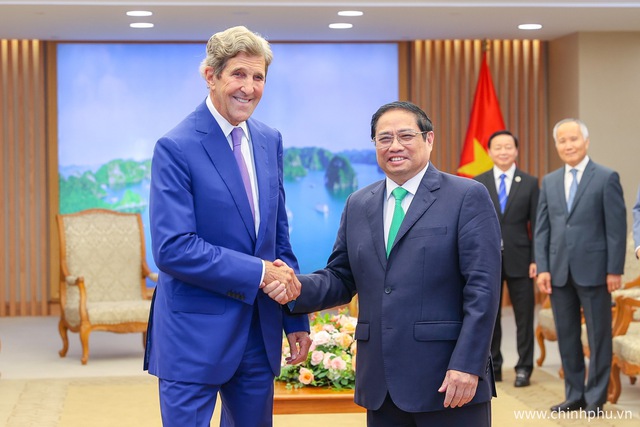 Thủ tướng Phạm Minh Chính tiếp Đặc phái viên của Tổng thống Hoa Kỳ về khí hậu John Kerry
