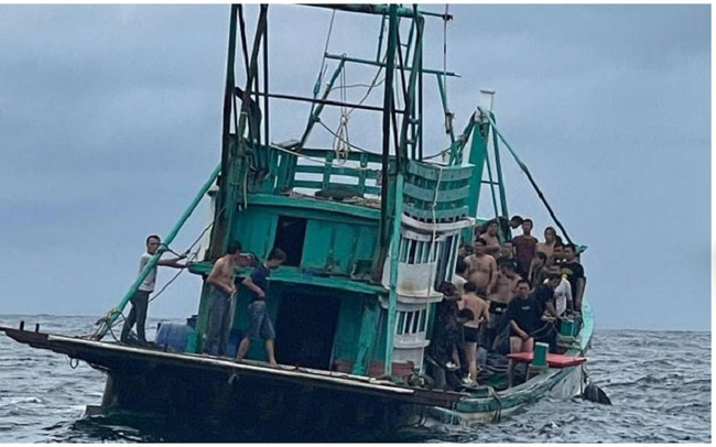 Lật thuyền chở khách Trung Quốc tại Campuchia, 23 người mất tích