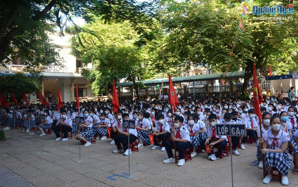 Học sinh Trường THCS Nguyễn Nghiêm dự khai giảng năm học mới.  