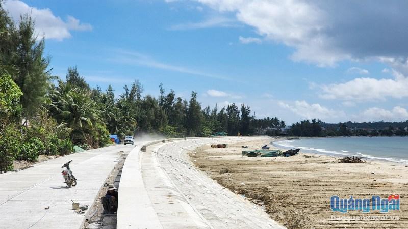 Dự án Kè chống sạt lở bờ biển Kỳ Xuyên đã thi công đạt trên 97% khối lượng.