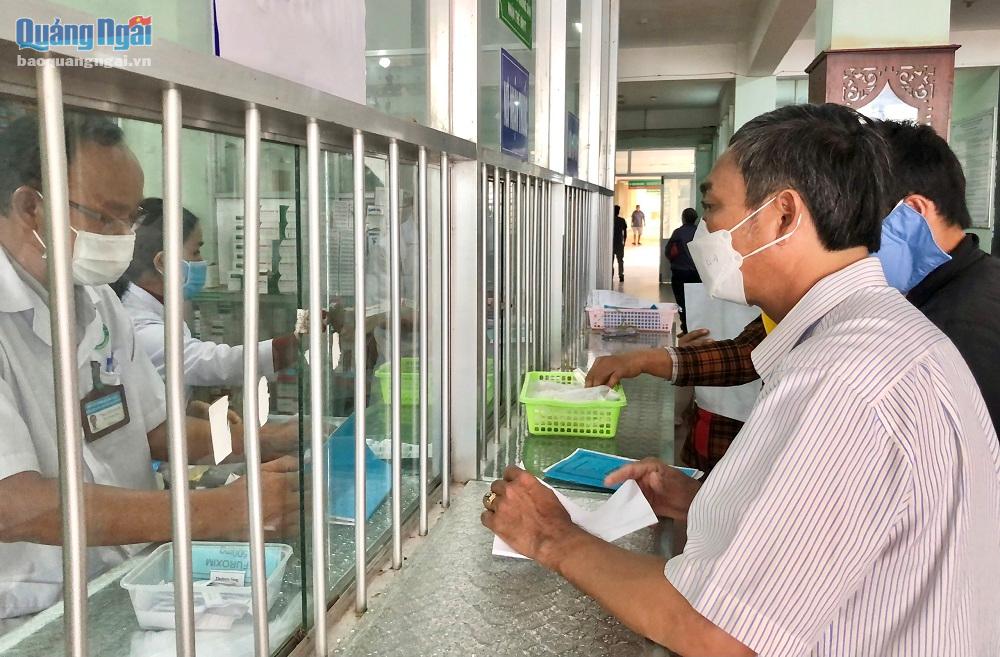 Tình trạng thiếu thuốc xảy ra ở hầu hết các trung tâm y tế tuyến huyện.