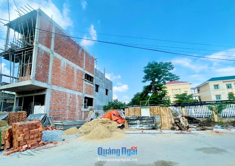 Sau khi tỉnh xóa bỏ dự án, hủy bỏ thông báo thu hồi đất dự án Trường THPT Lê Trung Đình (giai đoạn 2), người dân xây dựng nhà ở sau 17 năm vướng quy hoạch 