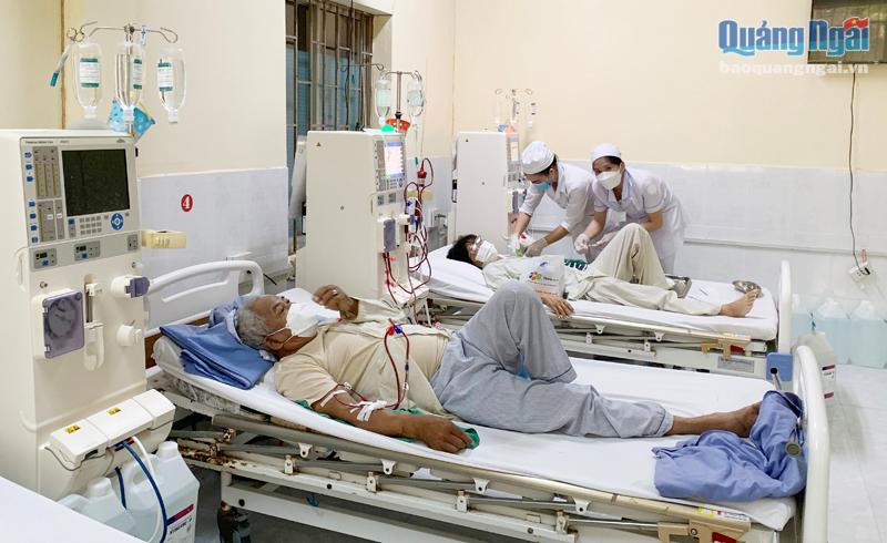 Nhiều bệnh nhân bị suy thận nặng điều trị tại Bệnh viện Đa khoa khu vực Đặng Thùy Trâm (TX.Đức Phổ).
