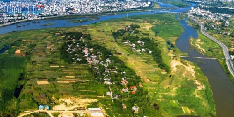 Chủ tịch UBND tỉnh Đặng Văn Minh đề nghị kiểm tra tình trạng tách thửa ở thôn Ân Phú và xử nghiêm sai phạm nếu có.