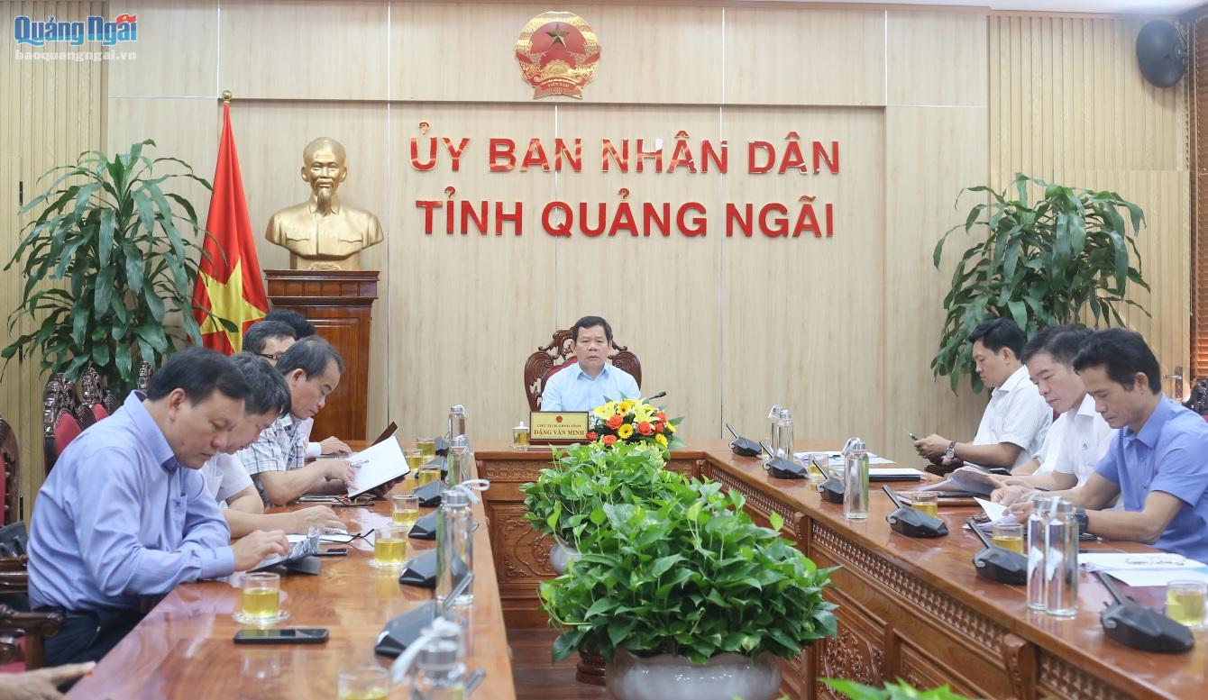 Chủ tịch UBND tỉnh Đặng Văn Minh chủ trì hội nghị tại điểm cầu Quảng Ngãi. 