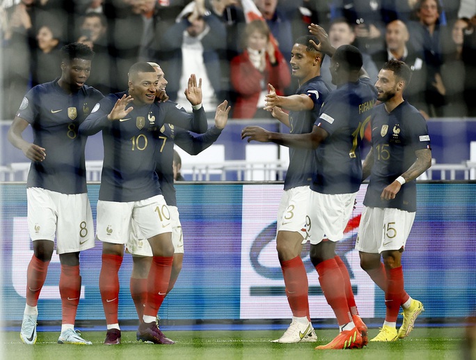  Tuyển Pháp có chiến thắng mở màn, tránh ngôi chót bảng