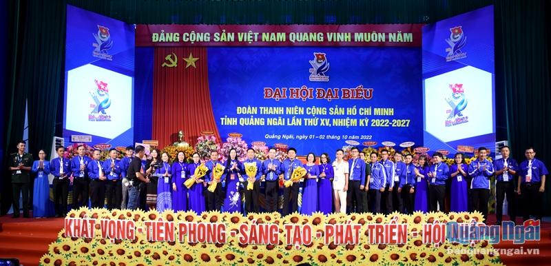 Ban Chấp hành Đoàn TNCS Hồ Chí Minh tỉnh Quảng Ngãi khóa XV, nhiệm kỳ 2022 - 2027 ra mắt Đại hội.