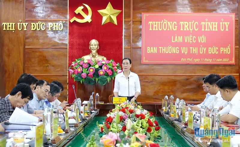 Bí thư Tỉnh ủy Bùi Thị Quỳnh Vân làm việc với Ban Thường vụ Thị ủy Đức Phổ