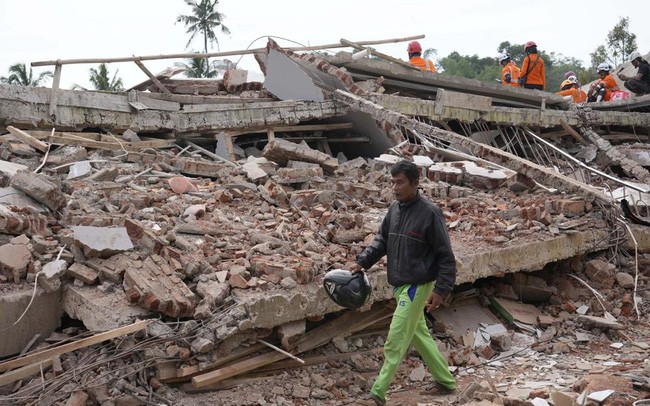 Indonesia thiệt hại nặng nề về người và tài sản sau trận động đất mới nhất này. (Ảnh: AP)