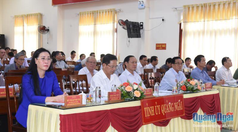 Ủy viên Trung ương Đảng, Bí thư Tỉnh ủy, Chủ tịch HĐND tỉnh Bùi Thị Quỷnh Vân chủ trì nghị tại điểm cầu tỉnh Quảng Ngãi.