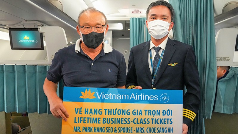 Vietnam Airlines tặng HLV Park Hang Seo vé bay Thương gia trọn đời Hàn Quốc-Việt Nam