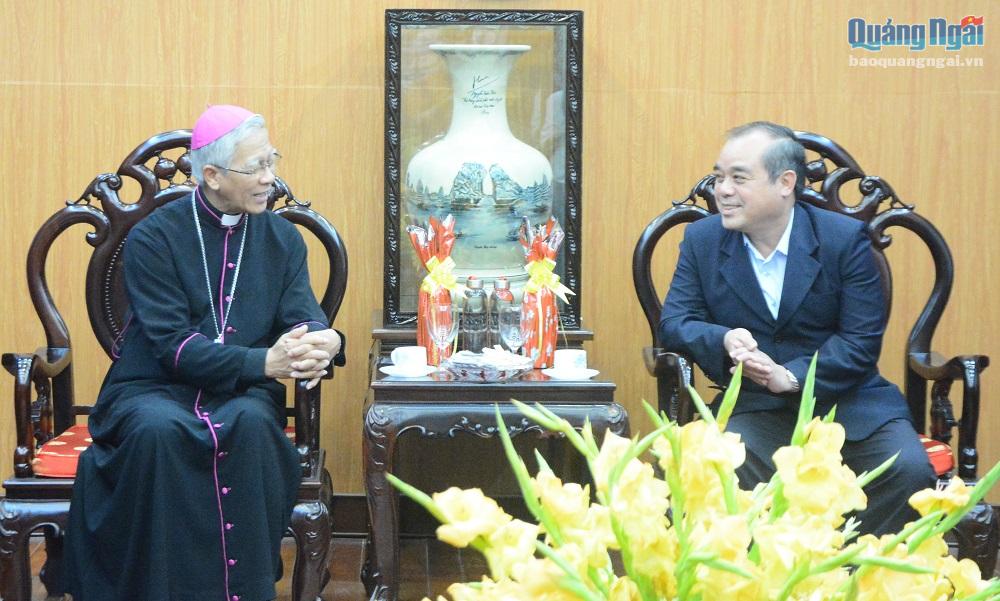 Giám mục Nguyễn Văn Khôi- Giám mục Giáo phận Quy Nhơn thăm, chúc Tết lãnh đạo tỉnh.